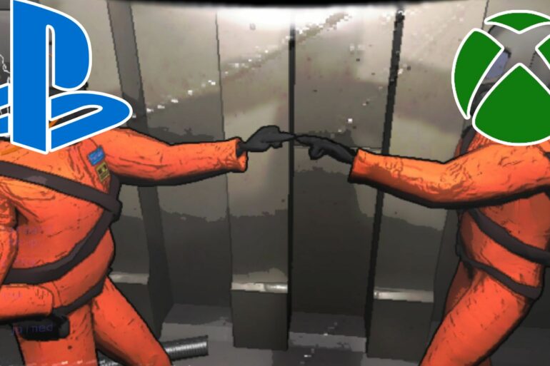 Two players in Lethal Company touching hands with the PlayStation and Xbox logos over their heads